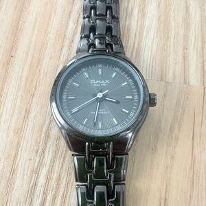 Omax ladies dress watch NEW BATTERY